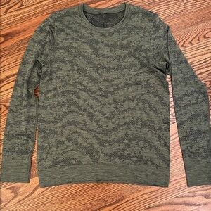 Lululemon Green Camo Long Sleeve Tee Size 6
